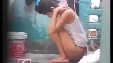 Thamlisex Video - Bengali Babe Outdoor Shower indian tube sex